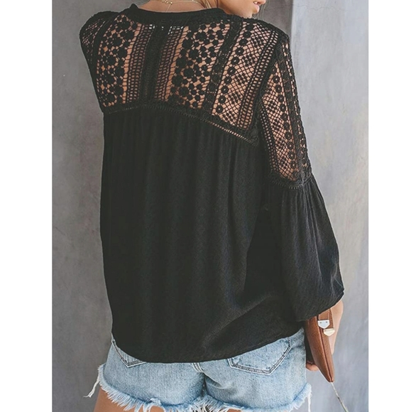 🆕️ Women's Black Bell Sleeve Tops L-XL - Picture 2 of 9